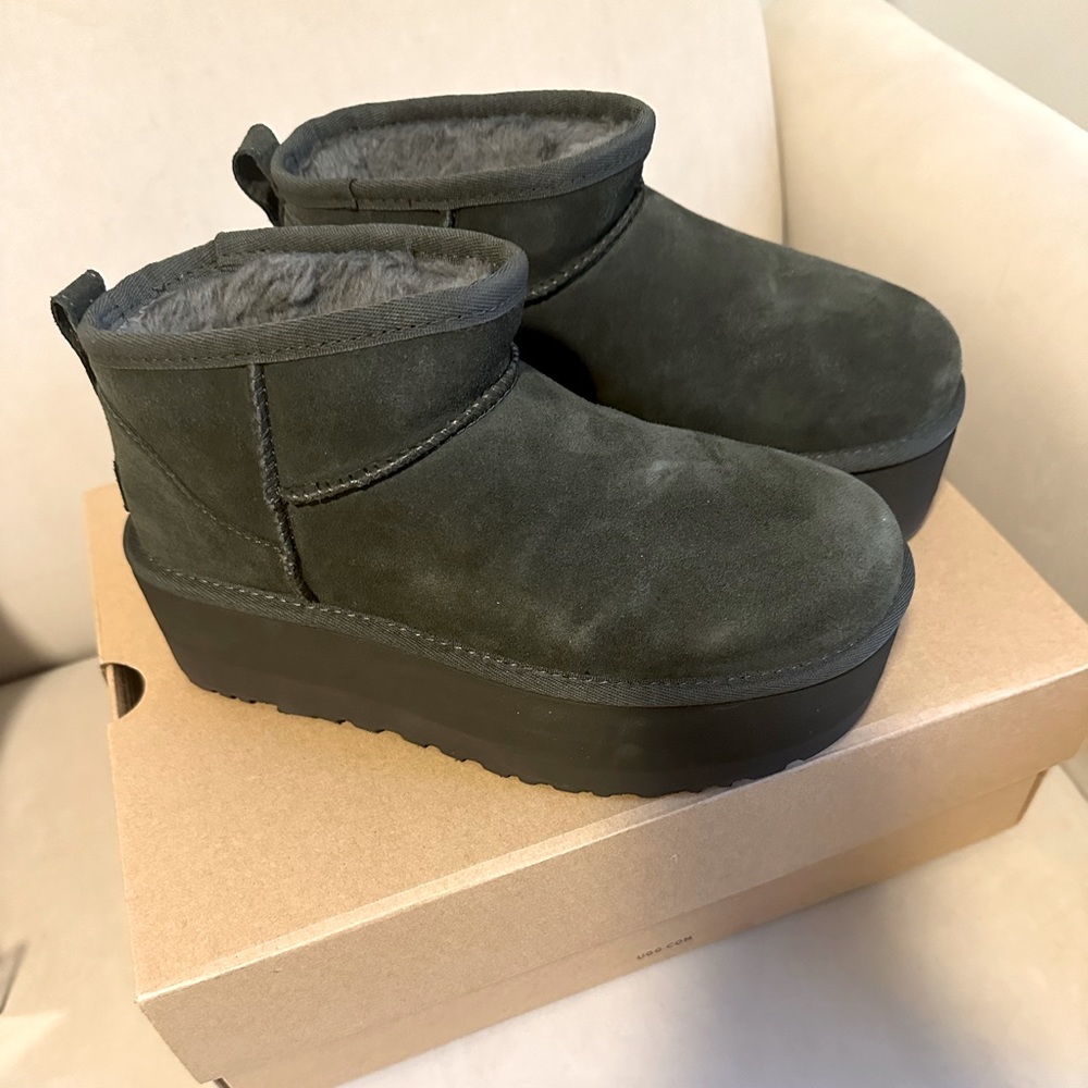 Ultra mini platform UGG